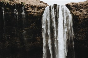 高山流水瀑布高清照片